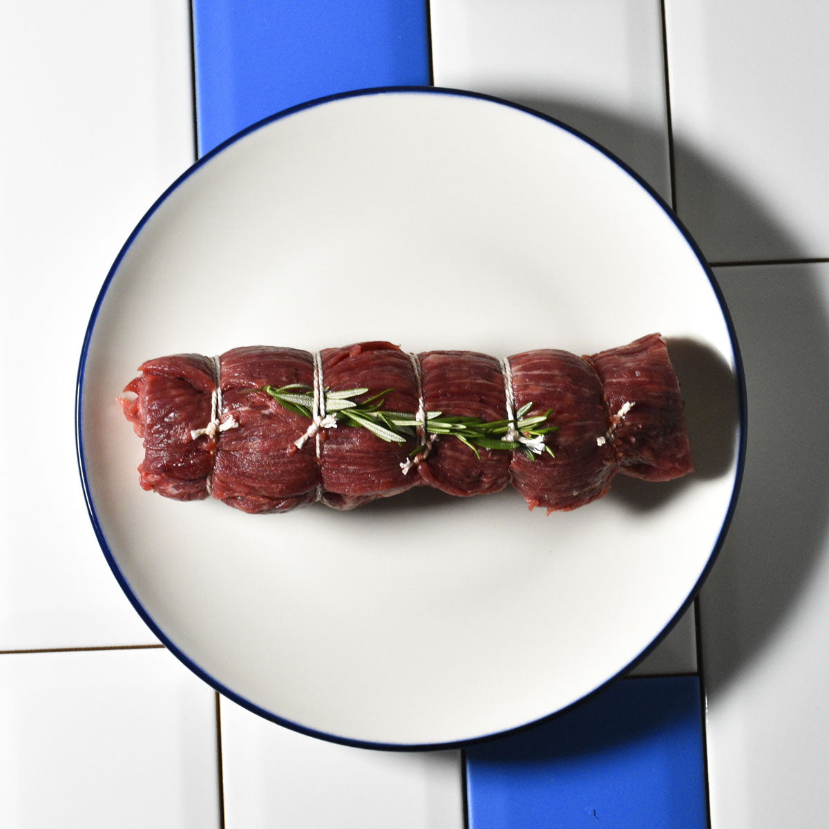 Jautienos flank suktinis, įdarytas svogūnų chutney ir čederio sūriu
